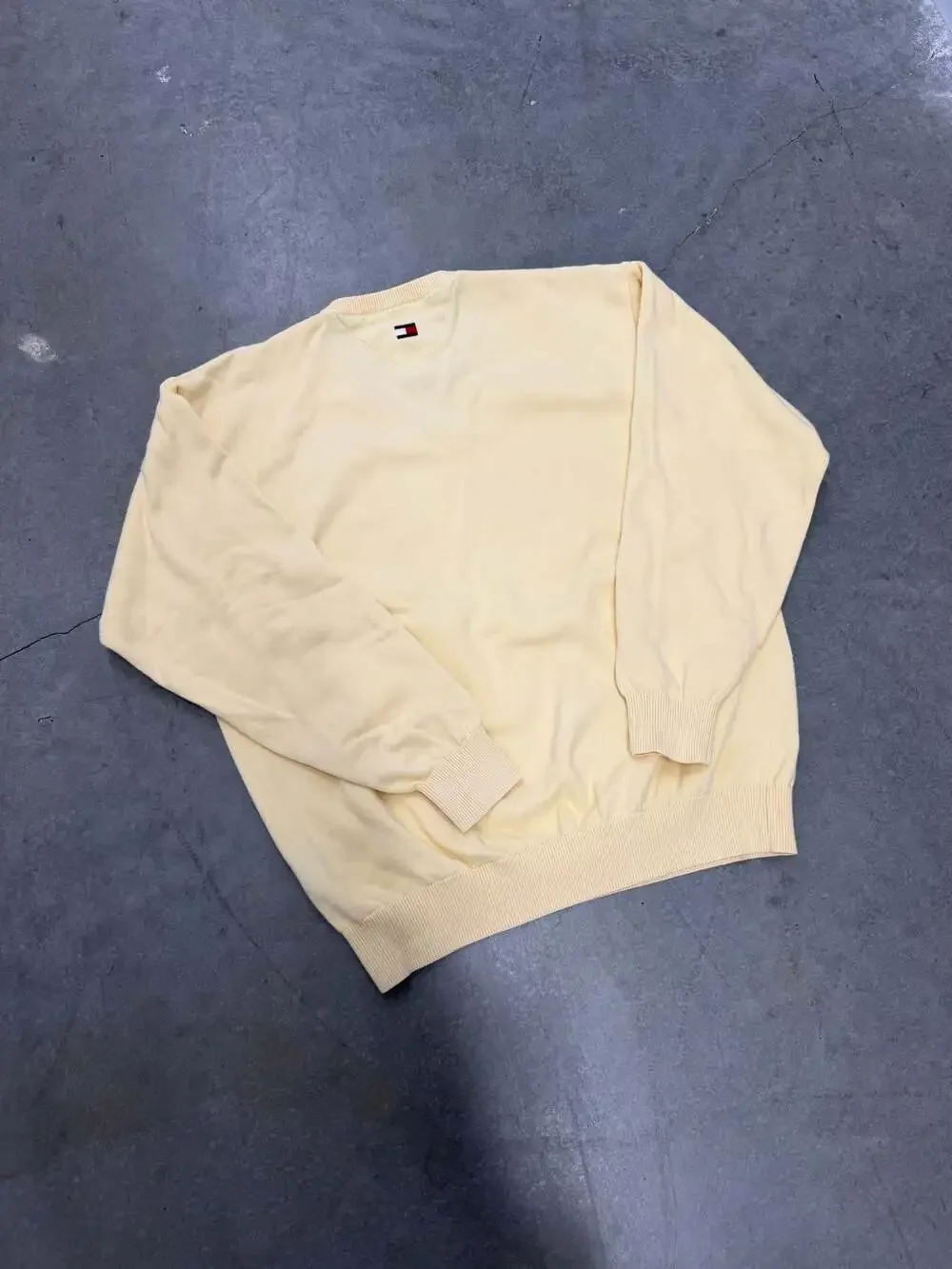Vintage 90s Tommy Hilfiger Golf Men's Yellow V-Neck Pullover Sweater Size M